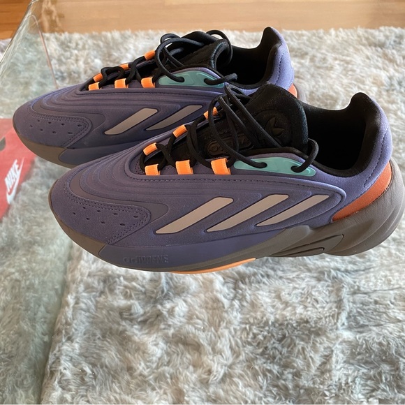 Adidas Ozelia in Size US 7 - Picture 2 of 7